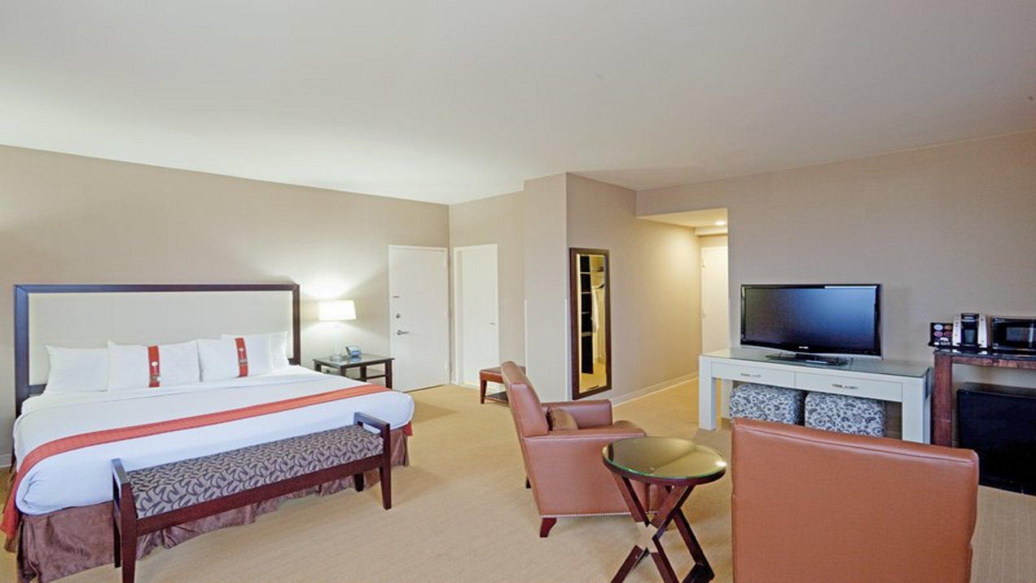 Holiday Inn & Suites Marlborough, An Ihg Hotel Экстерьер фото